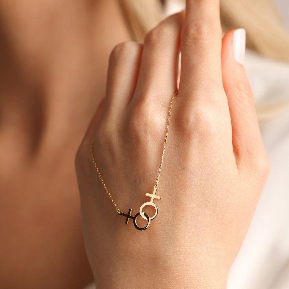 Sideways Interlocking Venus Symbol Necklace in Gold - Picture 2 of 7